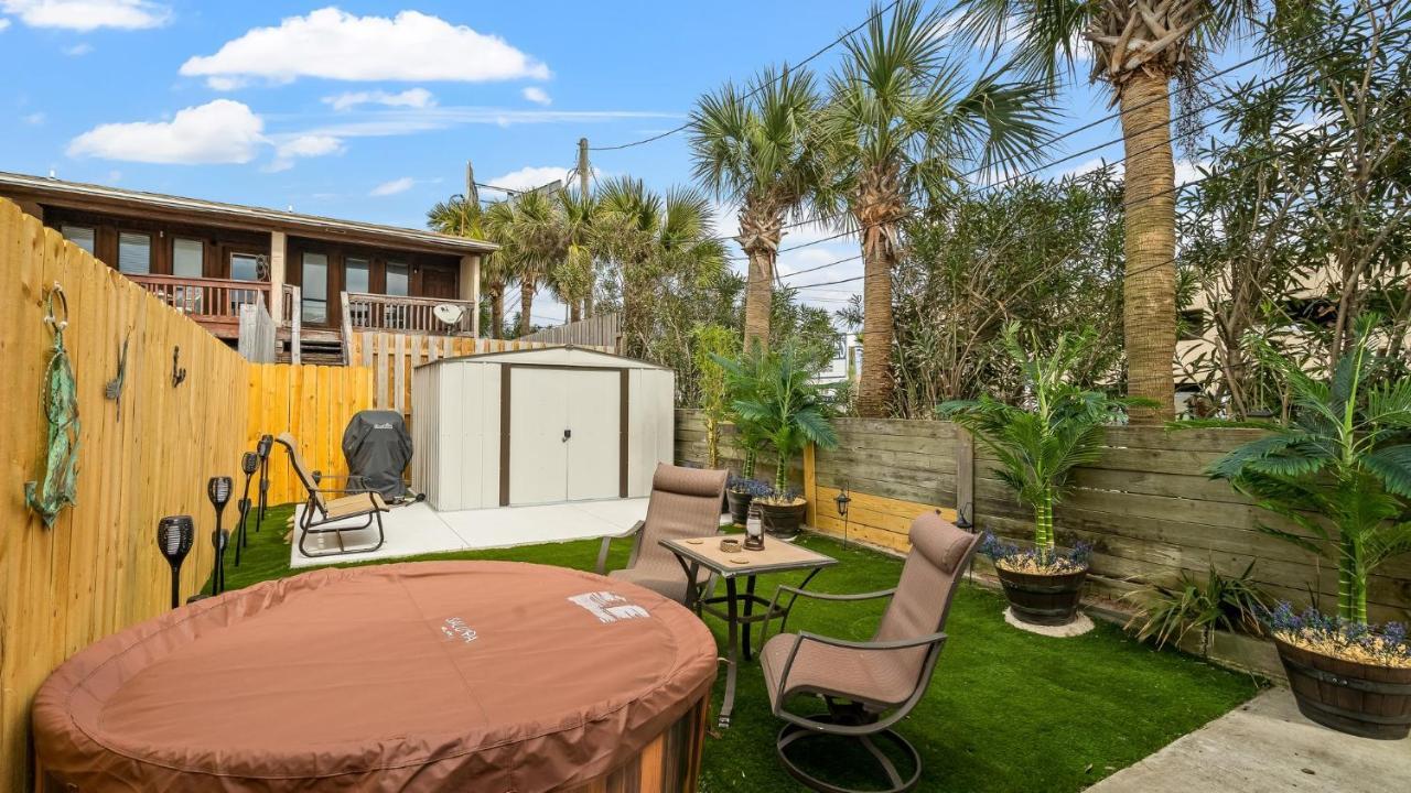 Pet Friendly Townhome With Gulf Views And Hot Tub Right Across From Beach And Schooners Panama City Beach Exterior photo