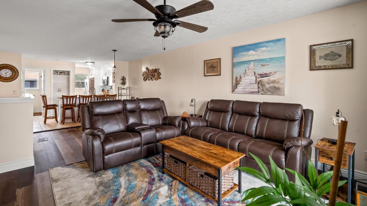 Pet Friendly Townhome With Gulf Views And Hot Tub Right Across From Beach And Schooners Panama City Beach Exterior photo
