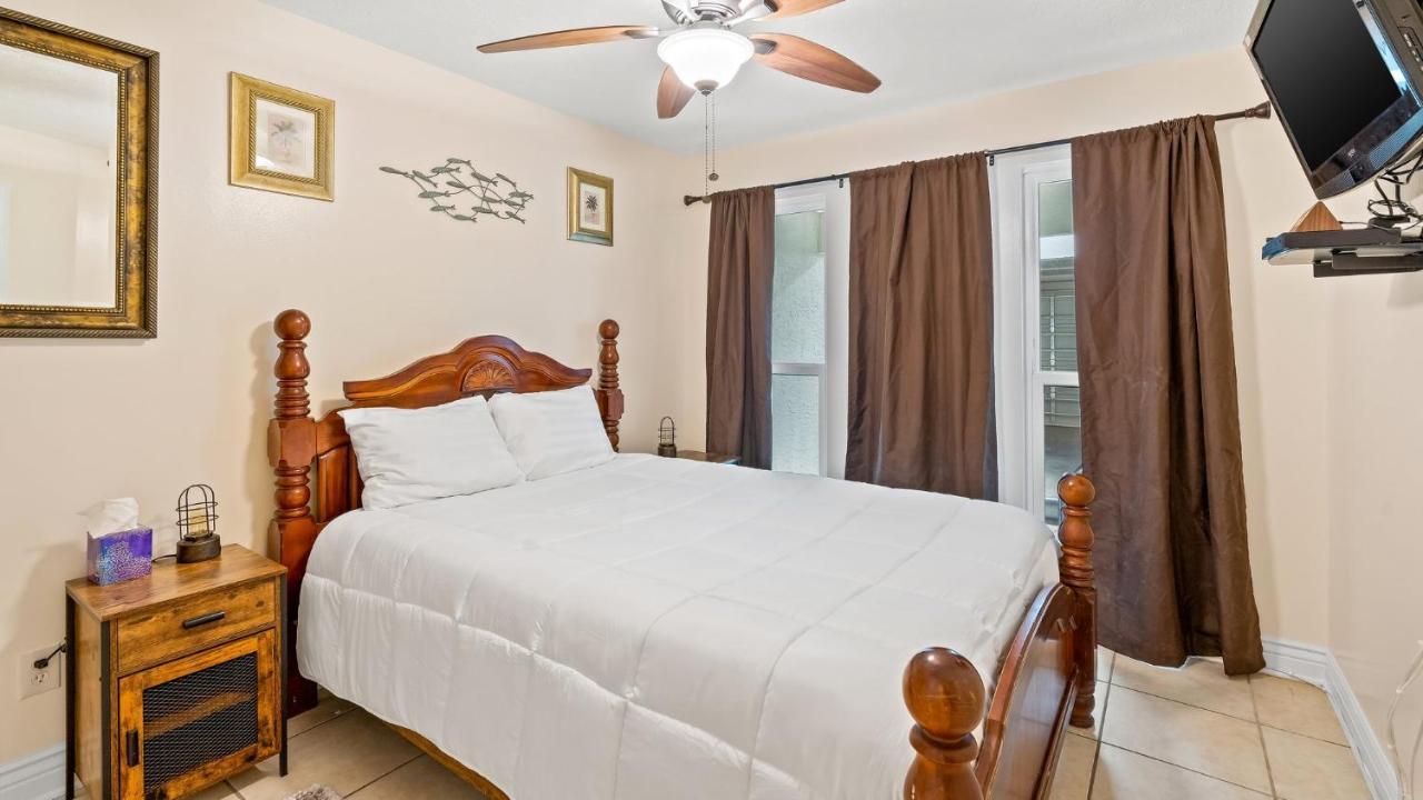 Pet Friendly Townhome With Gulf Views And Hot Tub Right Across From Beach And Schooners Panama City Beach Exterior photo
